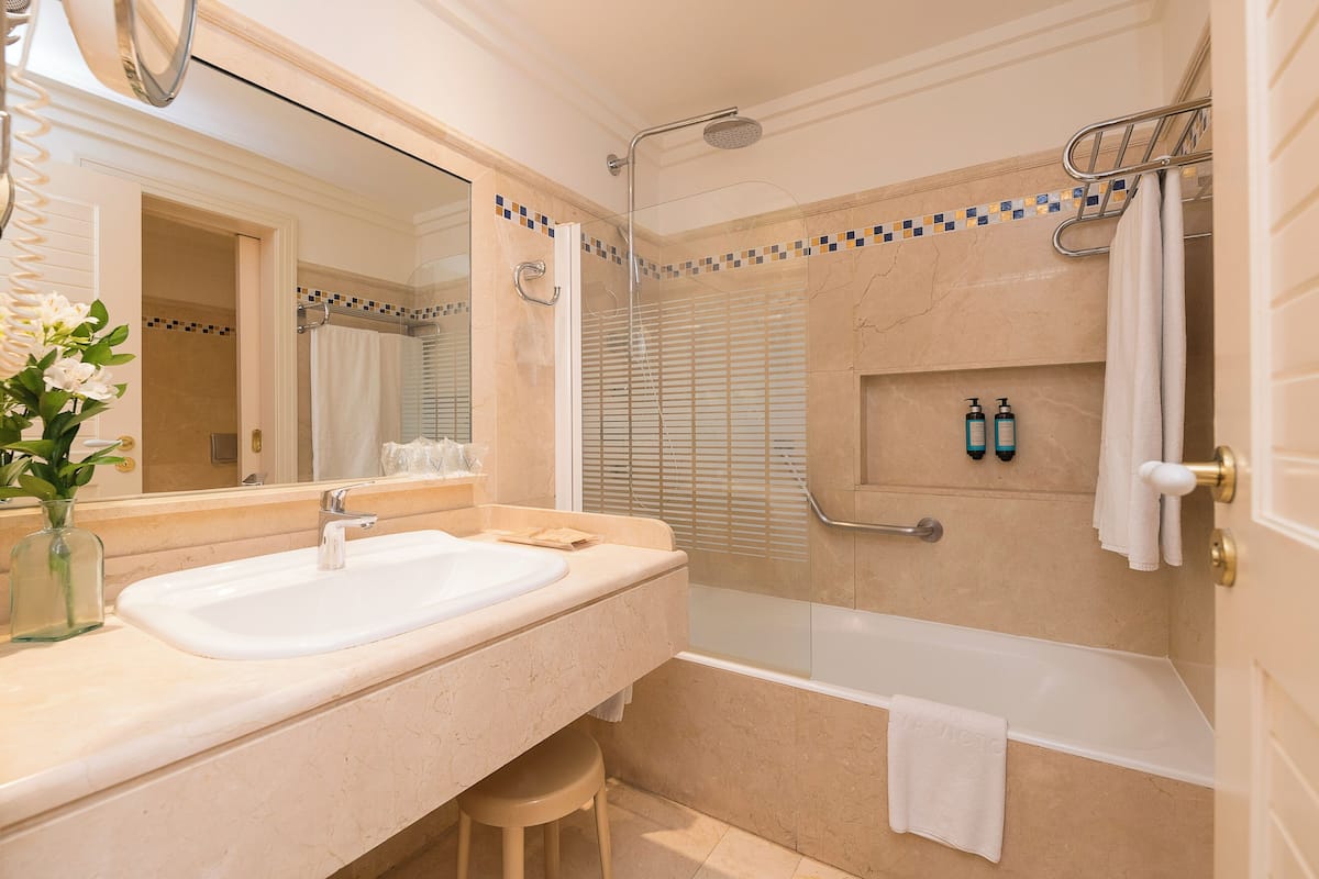 bathtub, hair dryer, towels