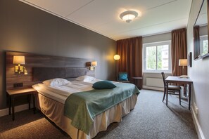 Standard Room, 2 Twin Beds | Desk, laptop workspace, cribs/infant beds, rollaway beds