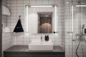 Superior Room, 1 Double Bed | Bathroom - Home Hotel Fregatten (Varberg)