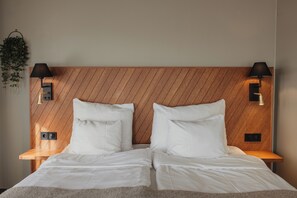 ห้องซูพีเรีย, เตียงใหญ่ 1 เตียง | โต๊ะทำงาน, พื้นที่ทำงานแบบใช้แล็ปท็อป, เตารีด/โต๊ะรีดผ้า, ผ้าปูที่นอน