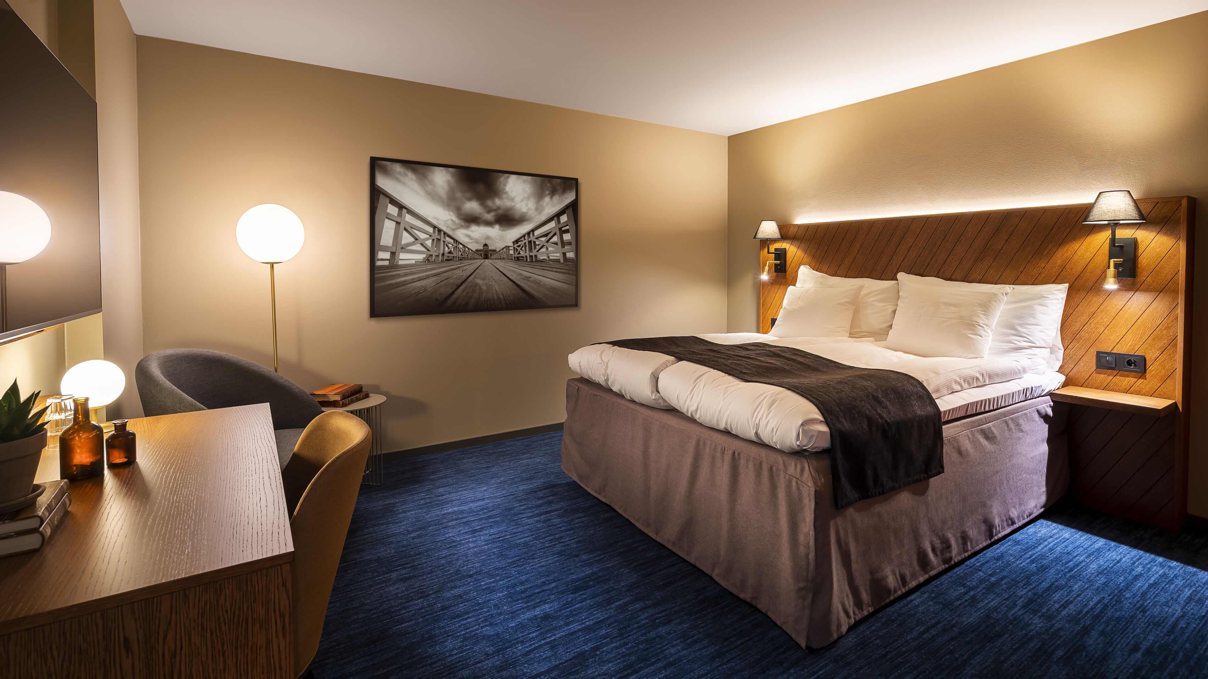 double room, no windows (compact) | desk, laptop workspace, iron/ironing board, bed sheets