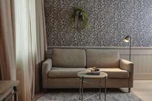 Familjerum - icke-rökare | Skrivbord, arbetsyta för laptop, strykjärn/strykbräda och sängkläder