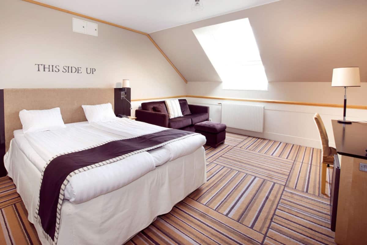 Superior Room, 1 Double Bed | Desk, laptop workspace, iron/ironing board, bed sheets