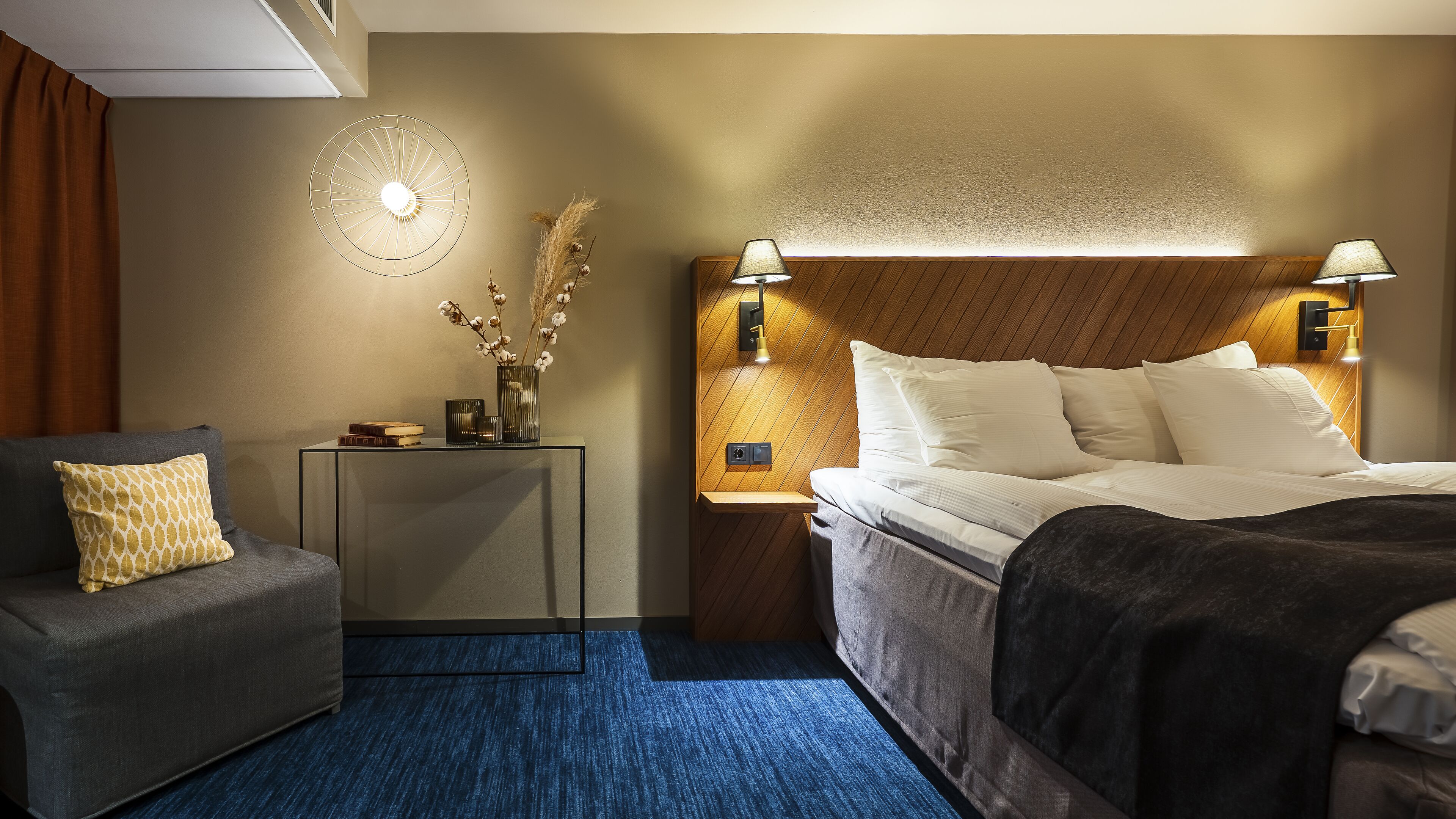 superior room, 1 double bed | desk, laptop workspace, iron/ironing board, bed sheets