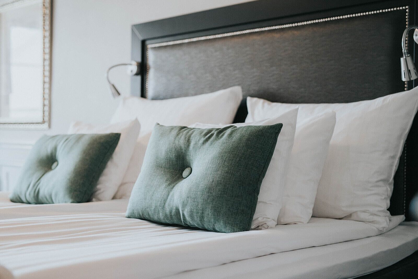 superior room, 2 single beds | minibar, desk, iron/ironing board, cots/infant beds