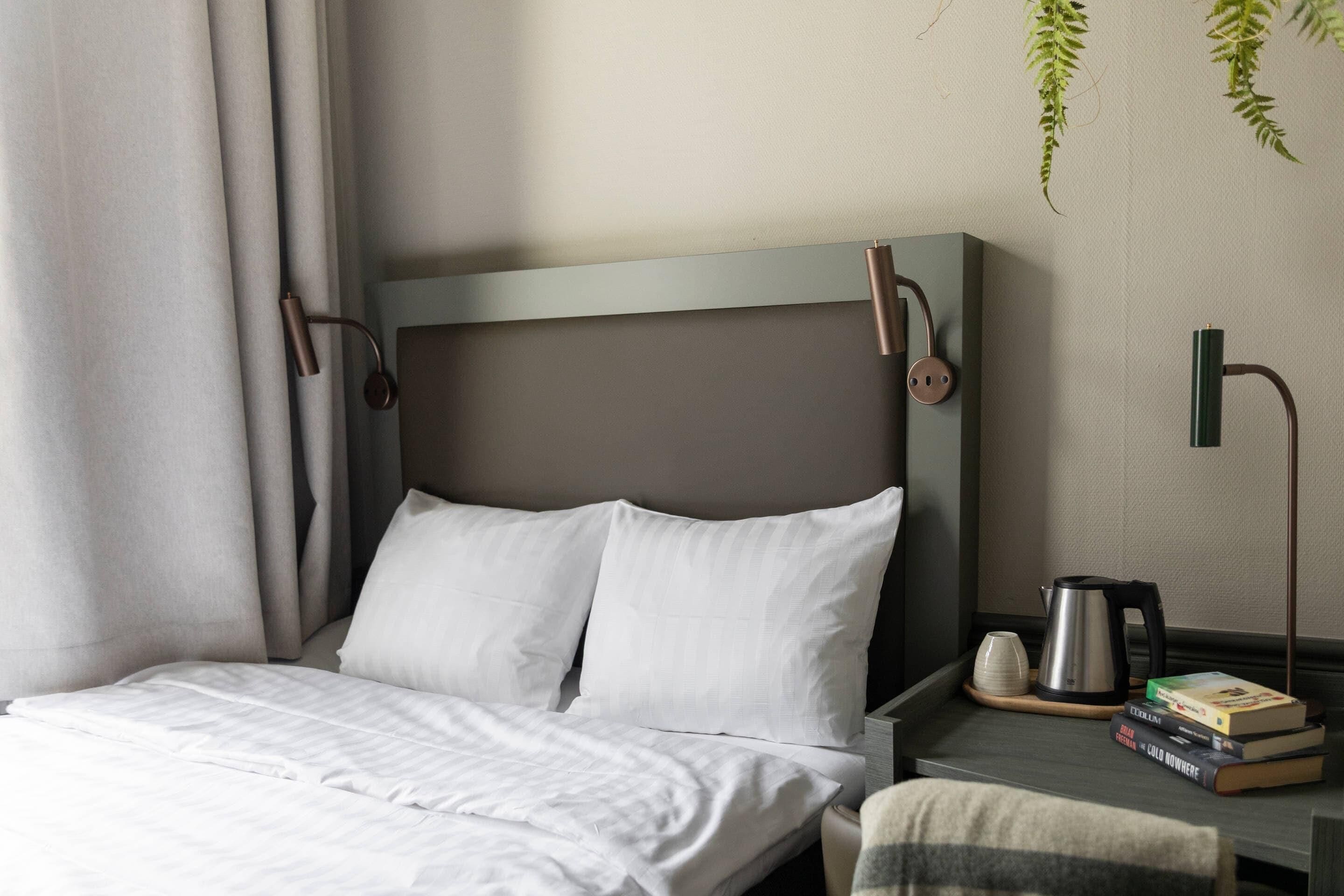 Single Room, Annex Building (Compact) | Minibar, desk, iron/ironing board, cots/infant beds