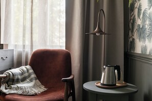 Habitación estándar, 2 camas individuales | Minibar, escritorio, tabla de planchar con plancha y cunas 