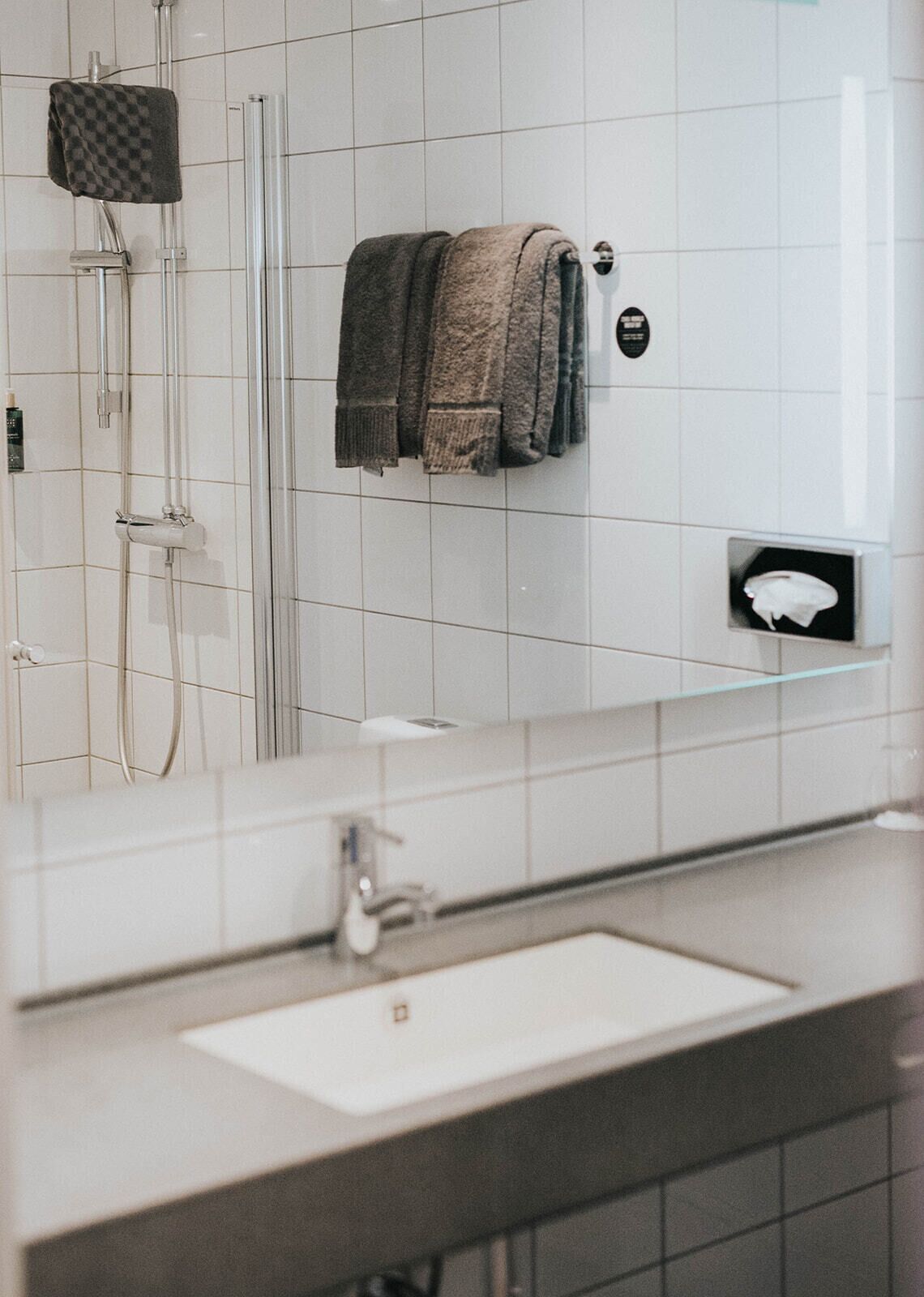 standard room, 2 single beds | bathroom | shower, hair dryer, towels