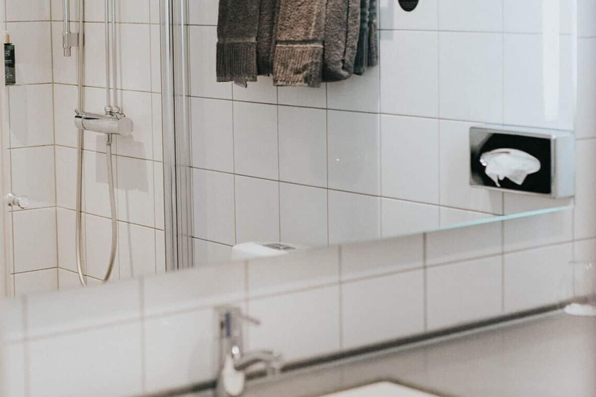 standard room, 2 single beds | bathroom | shower, hair dryer, towels