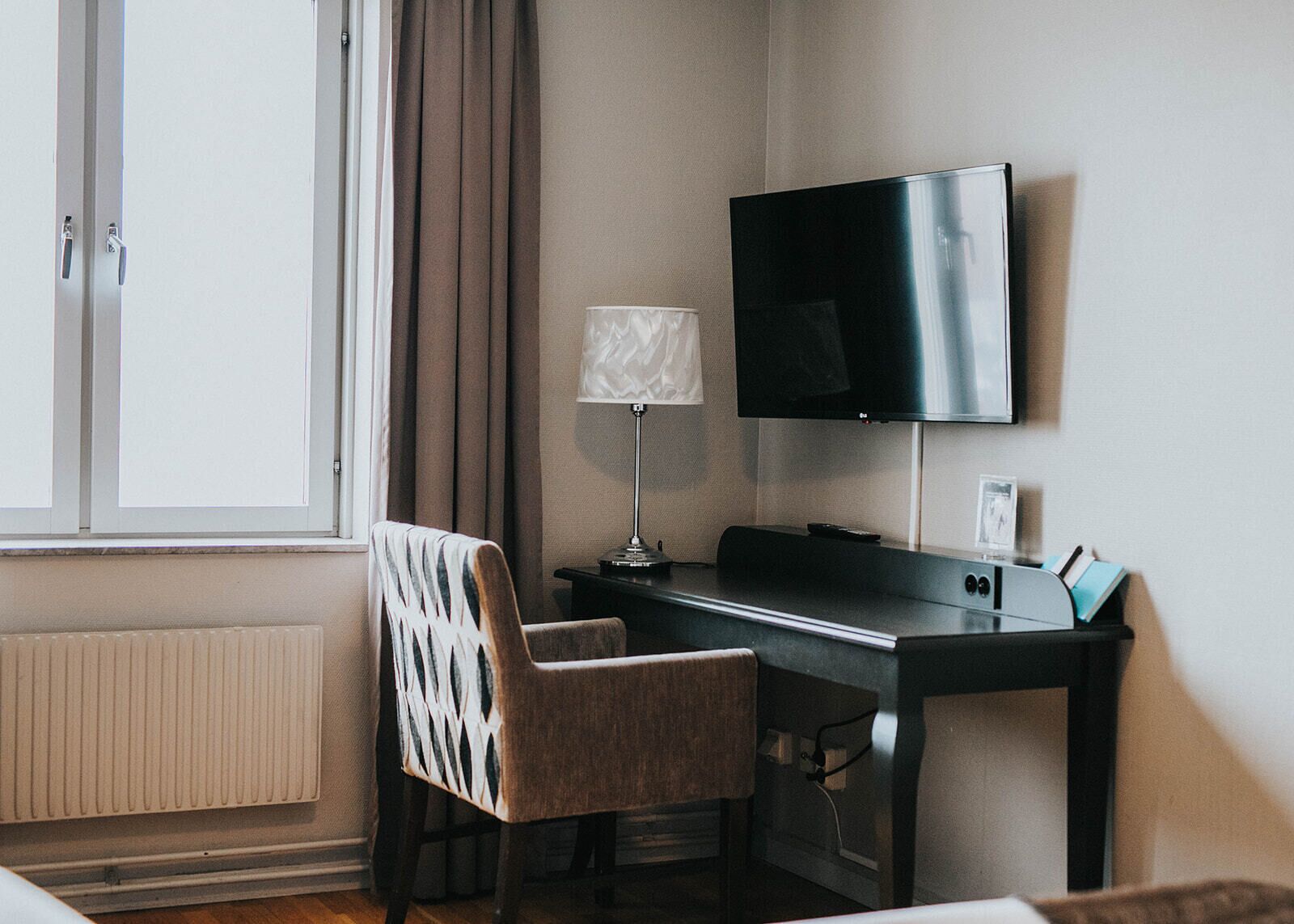 standard room, 2 single beds | minibar, desk, iron/ironing board, cots/infant beds