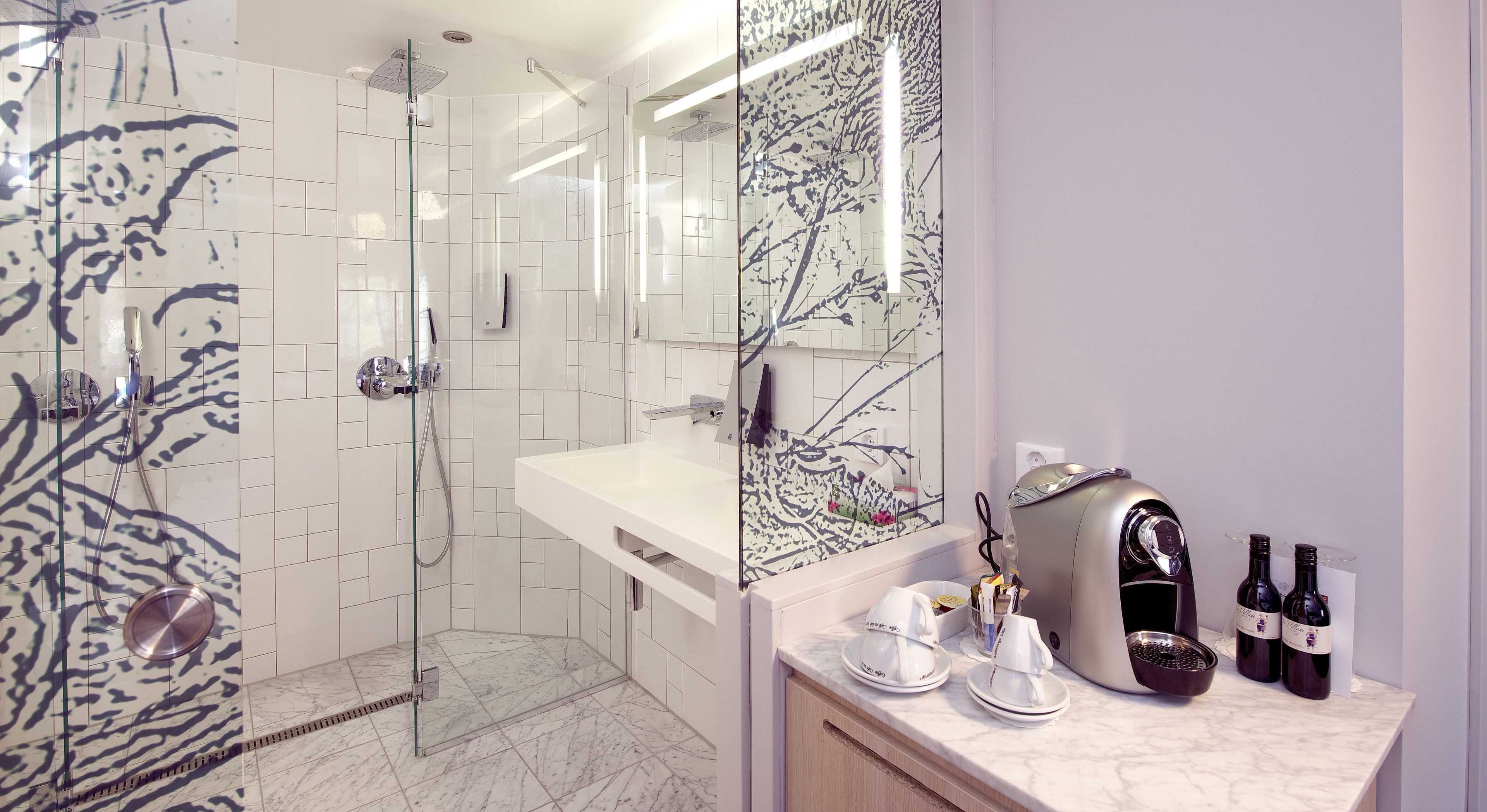 desk, iron/ironing board, cots/infant beds, wifi