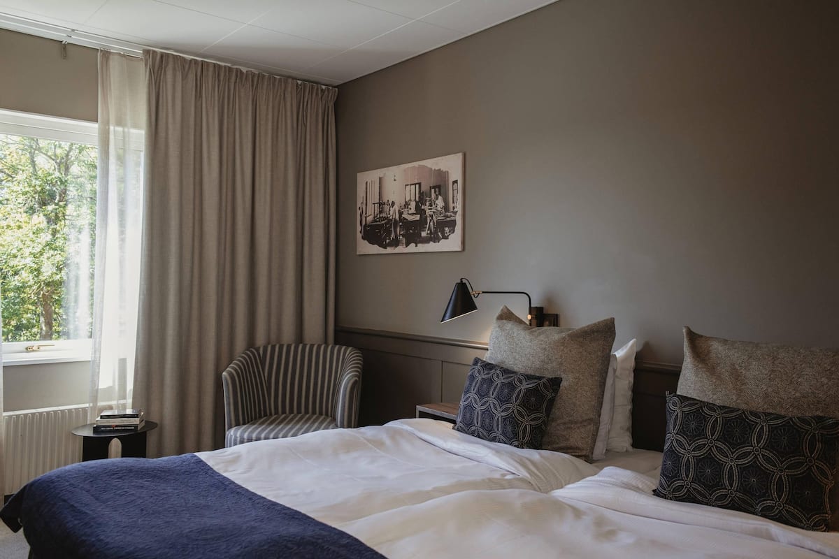 Standard Twin Room | Desk, iron/ironing board, cribs/infant beds, WiFi