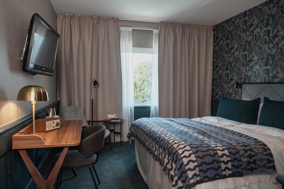 Superior Room, 1 Double Bed | Desk, iron/ironing board, cribs/infant beds, WiFi