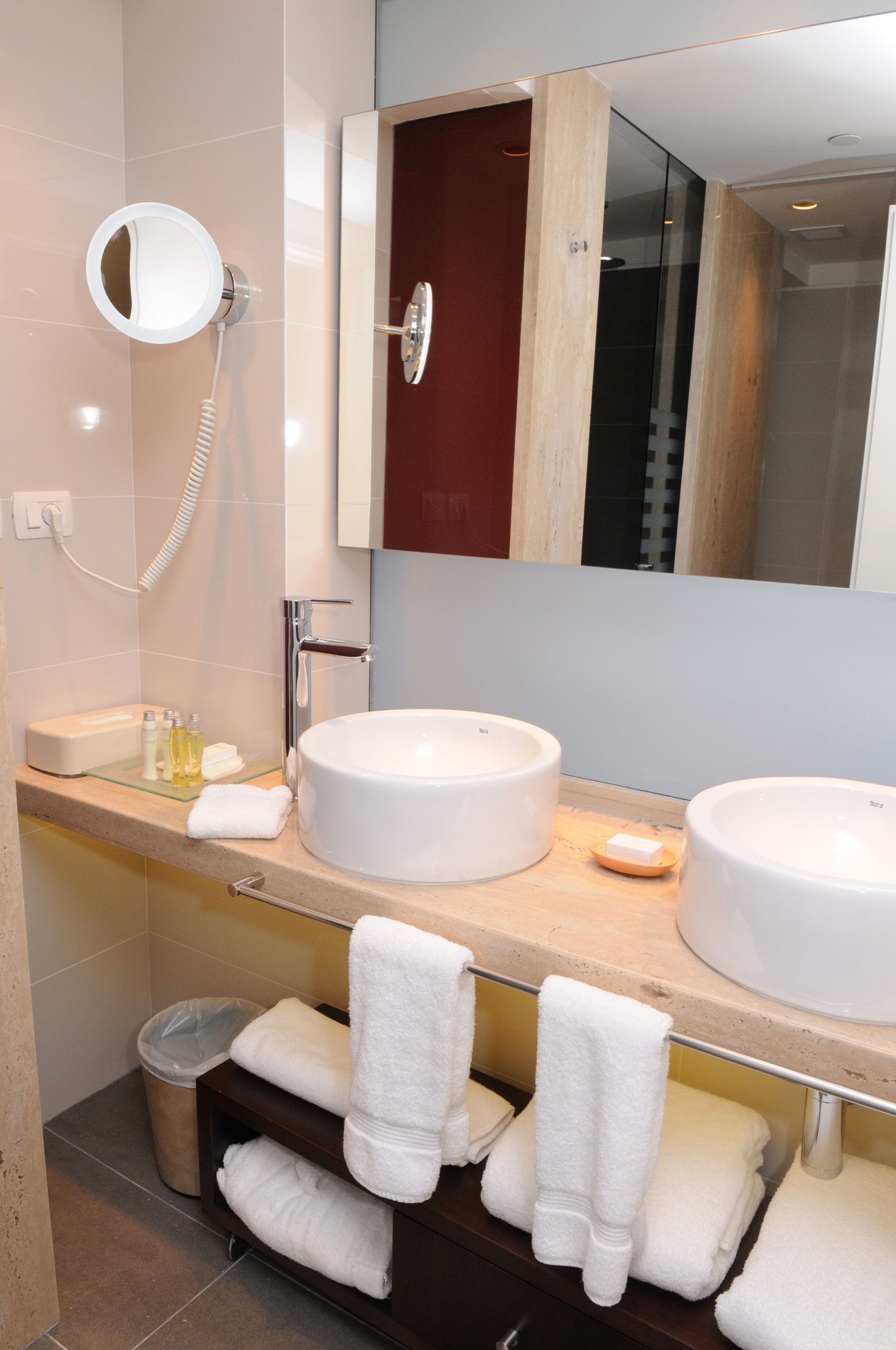 combined shower/bathtub, rainfall showerhead, free toiletries, bathrobes