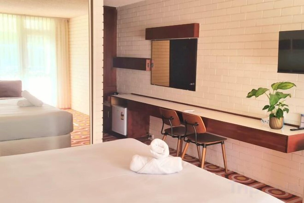Desk, laptop workspace, WiFi (free), bed sheets