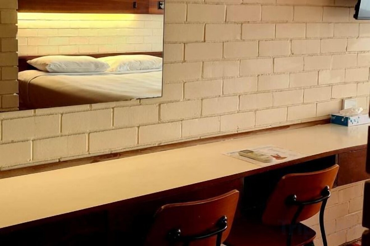Desk, laptop workspace, WiFi (free), bed sheets