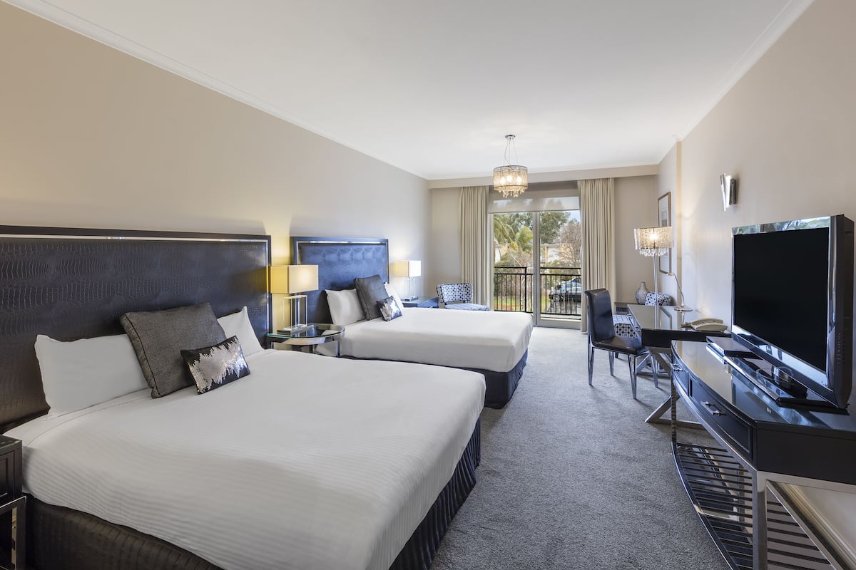 executive twin | premium bedding, pillow-top beds, minibar, in-room safe