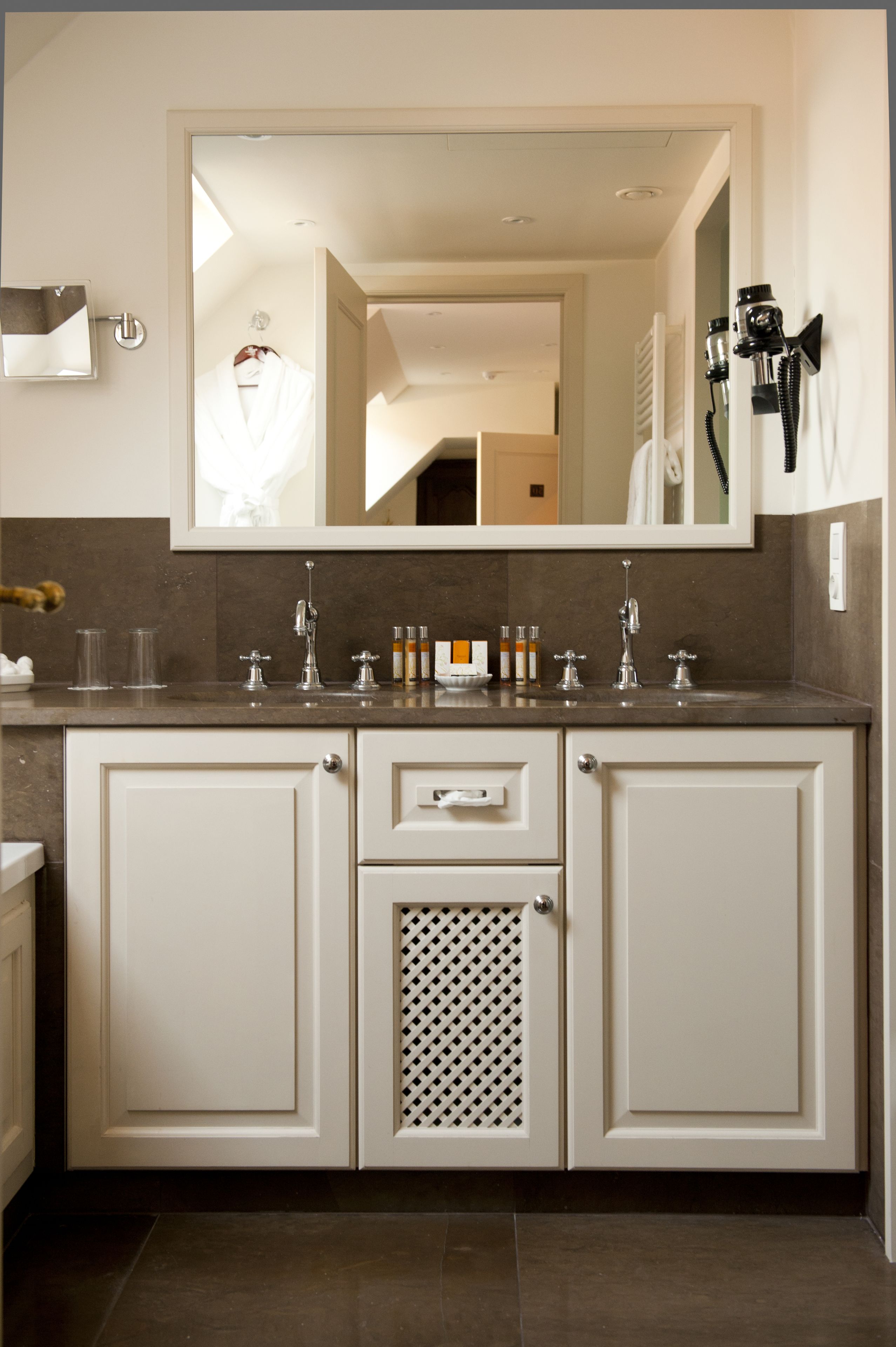 executive room | bathroom sink