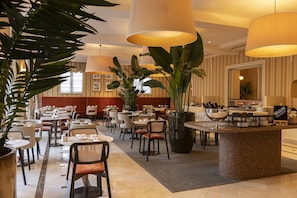 Daily buffet breakfast (EUR 38 per person)