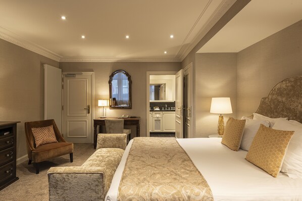 Premium Room | 1 bedroom, hypo-allergenic bedding, pillowtop beds, in-room safe