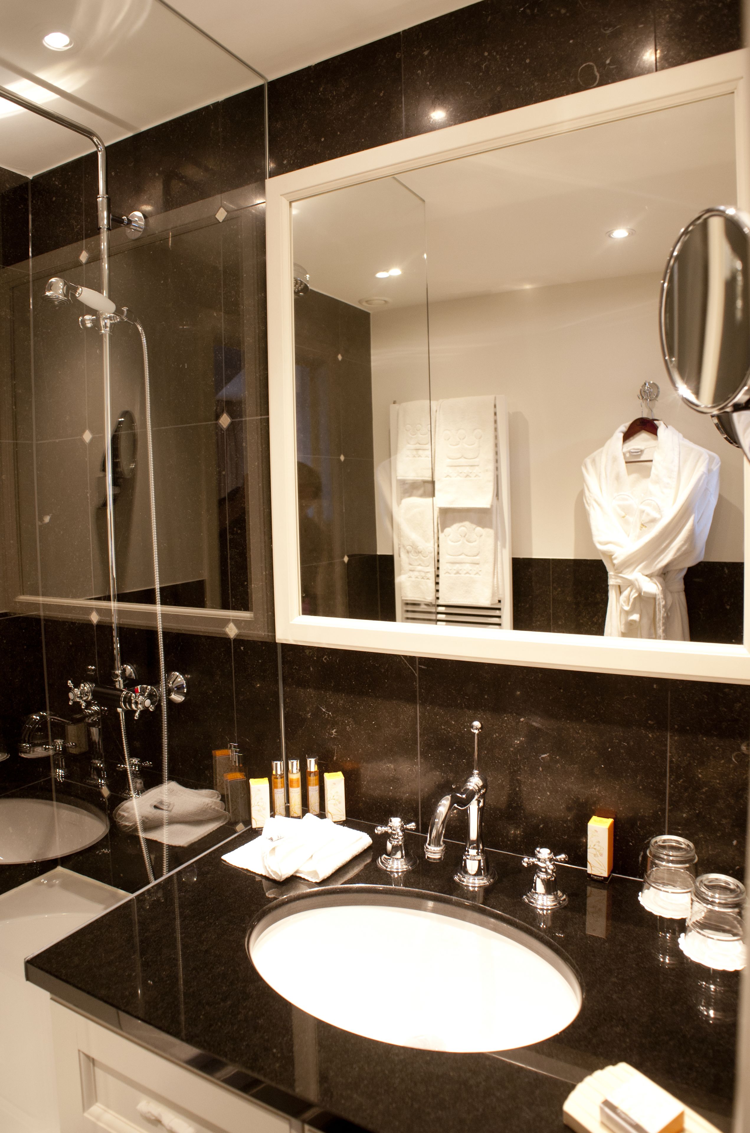classic room | bathroom | free toiletries, hair dryer, towels, soap