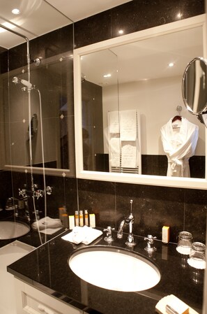 Classic Room | Bathroom | Free toiletries, hair dryer, towels, soap -  Dukes’ Palace Residence – by Dukes’ Hotel Collection (Bruges)