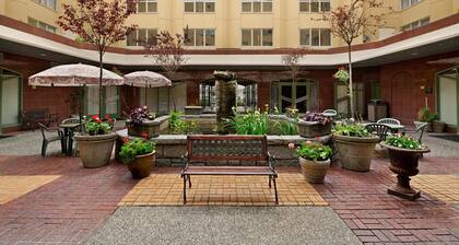 Harrison Lake Hotel