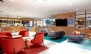 Lobby lounge