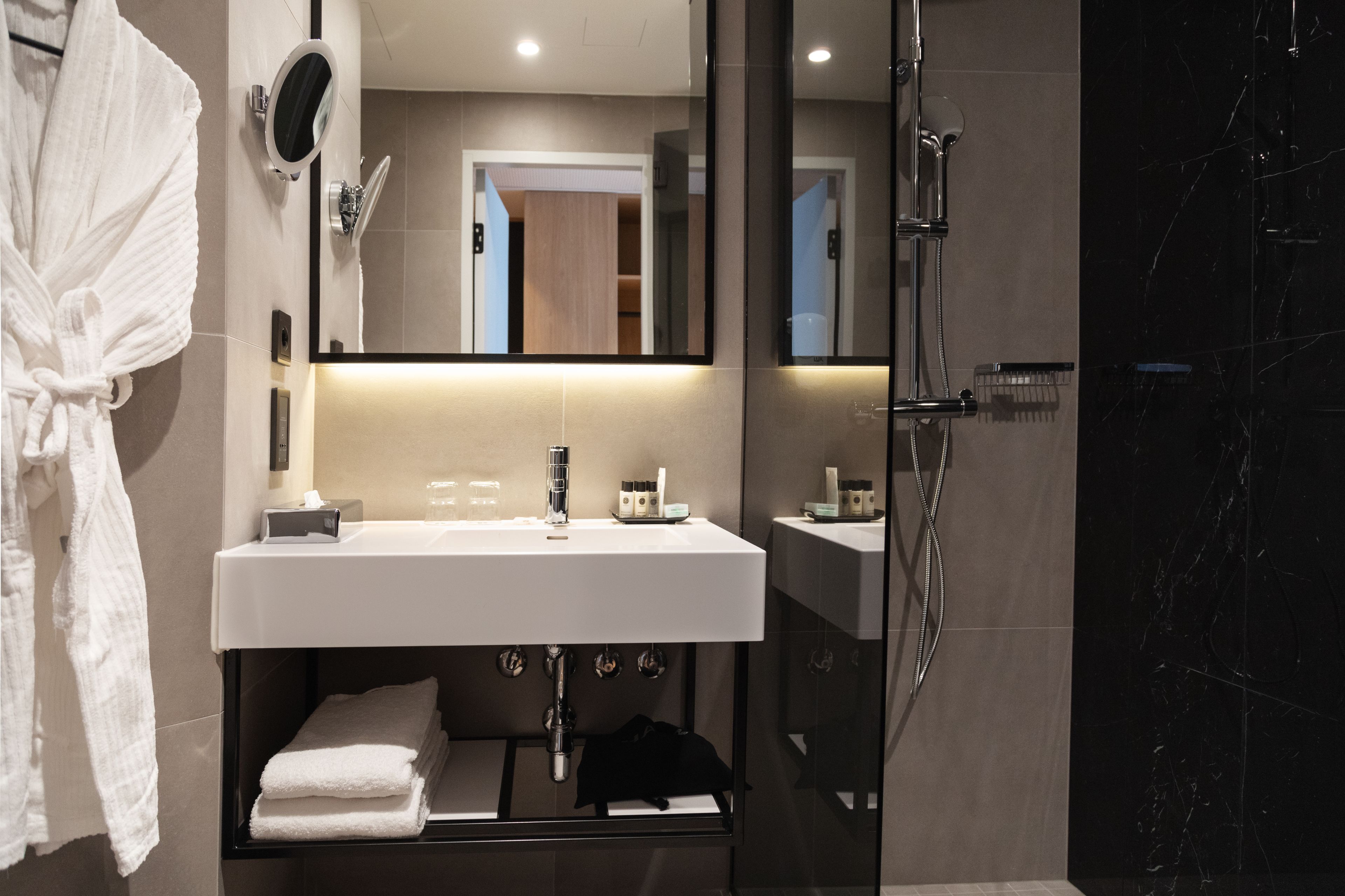 hair dryer, bidet, towels