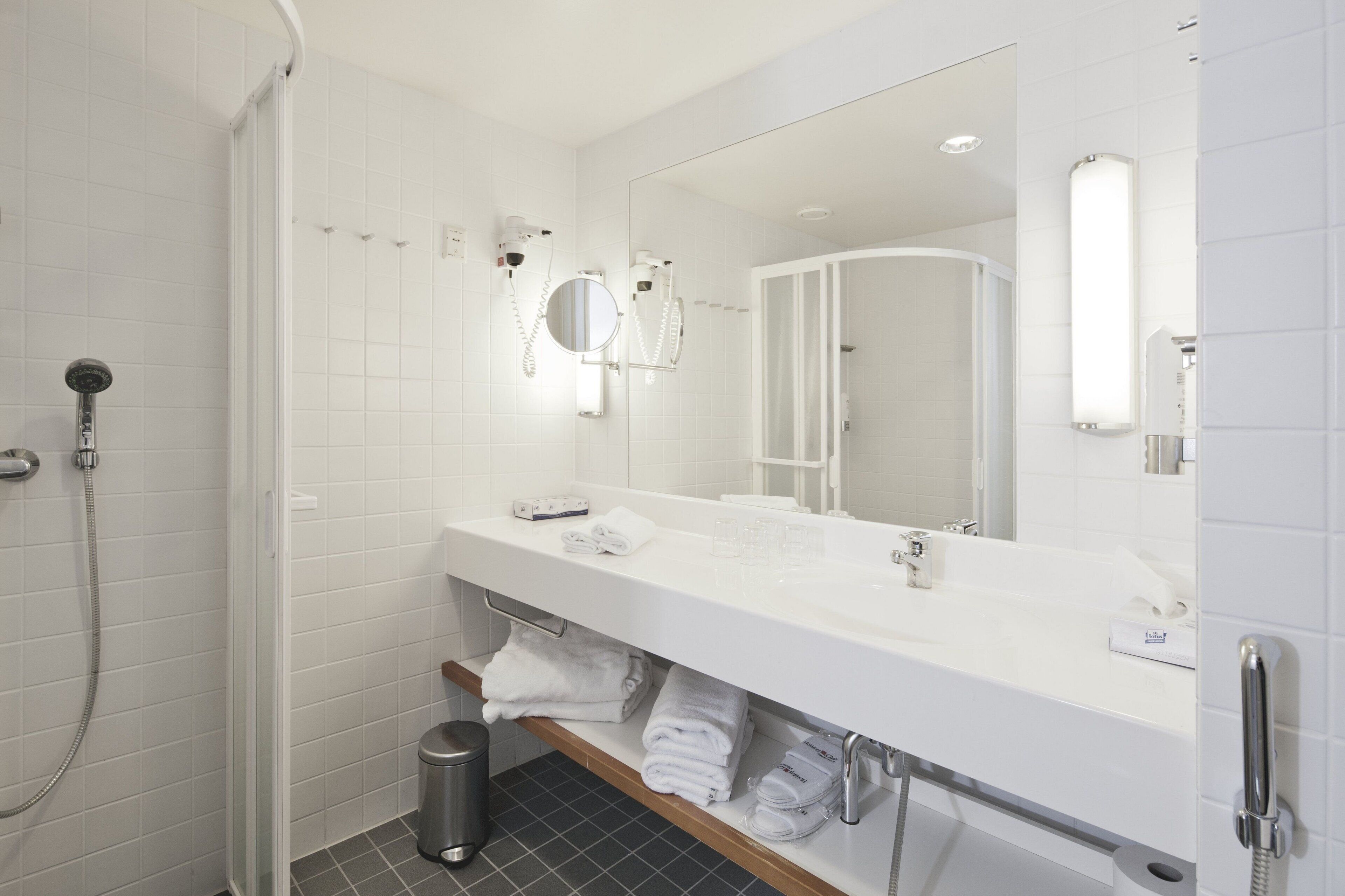 مكتب ومكواة/لوح كي وواي فاي مجانًا وملاءات أسرّة