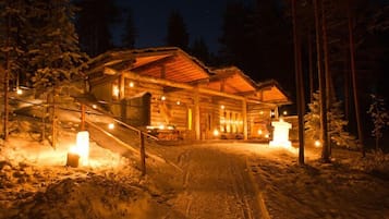 Sauna, hot tub, steam room, body treatments