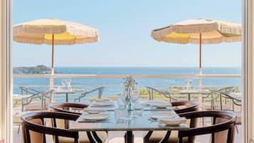 2 restaurants; breakfast, lunch, and dinner served