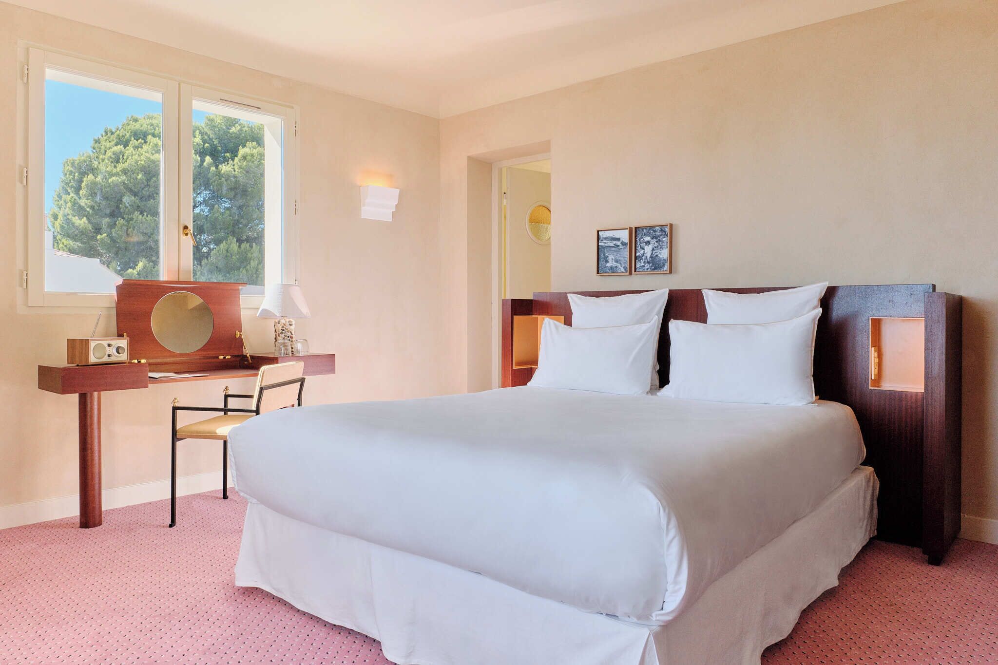 Comfort Room | Premium bedding, in-room safe, desk, blackout drapes