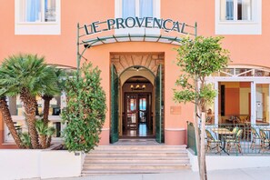Front of property - Hotel Le Provençal (Hyères)