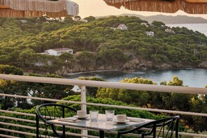 Daily buffet breakfast (EUR 25 per person) - Hotel Le Provençal (Hyères)