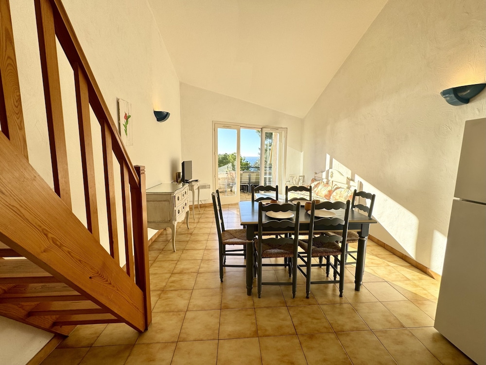La Résidence du Provençal · 23 appartements et 2 Restaurants · Var by null