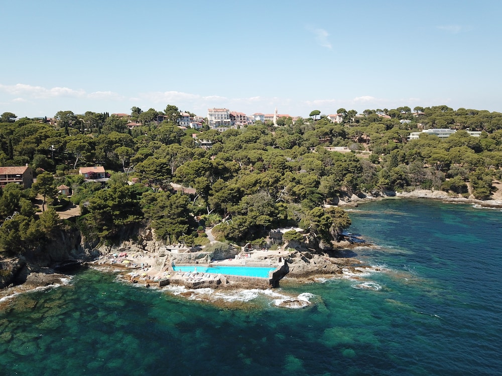 La Résidence du Provençal · 23 appartements et 2 Restaurants · Var by null
