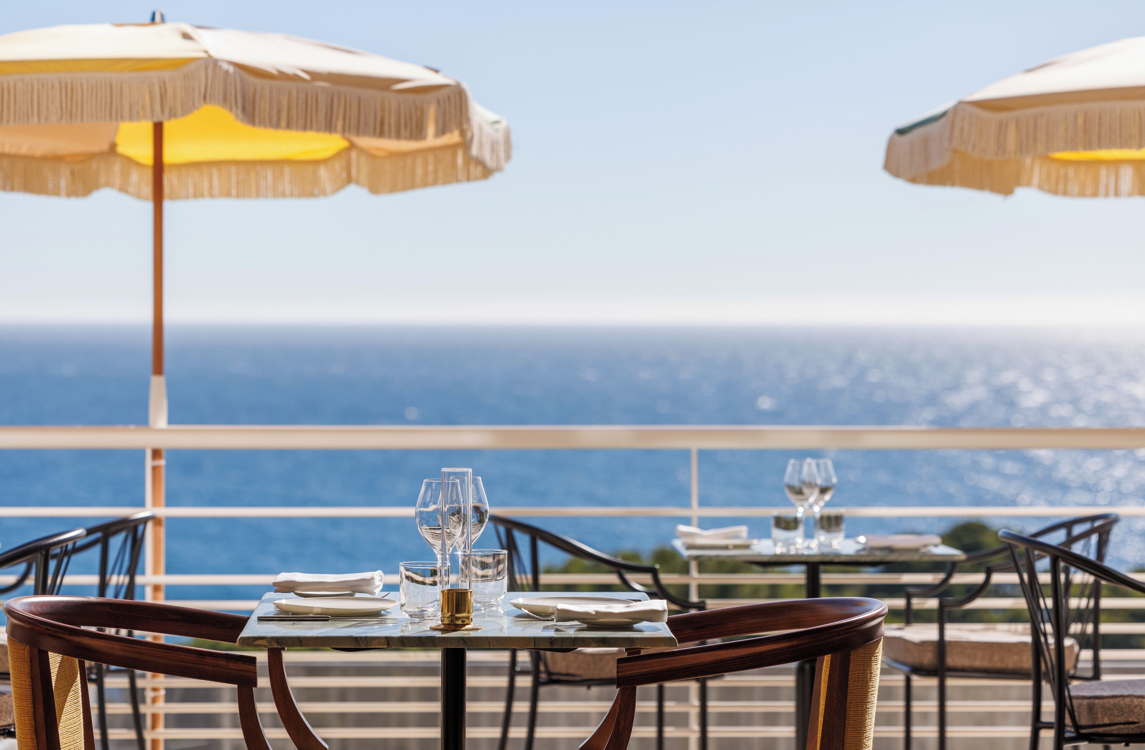 2 restaurants; ze serveren er ontbijt, lunch en diner 