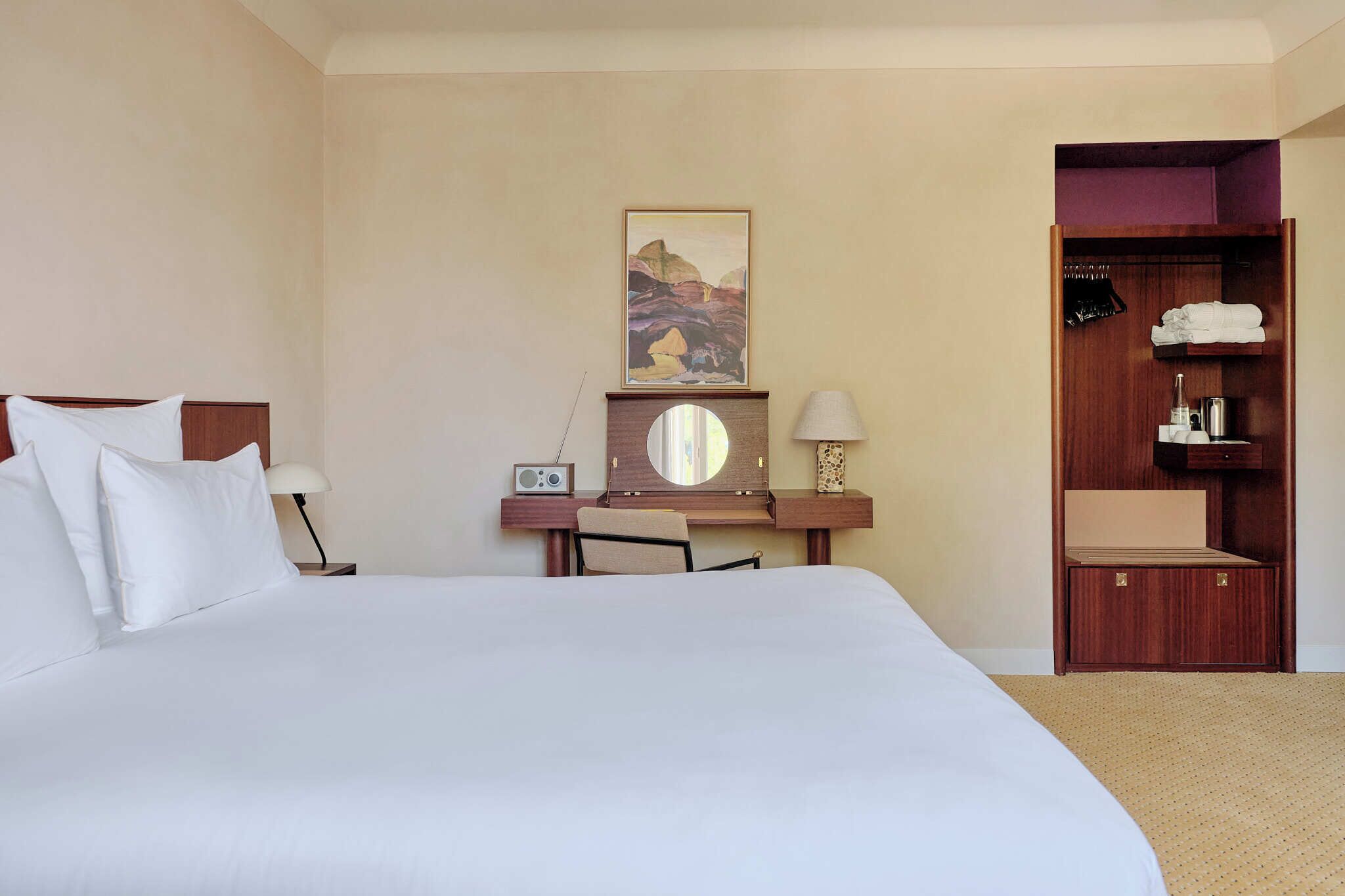 Premium bedding, in-room safe, desk, blackout drapes