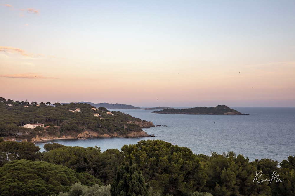 La Résidence du Provençal · 23 appartements et 2 Restaurants · Var by null
