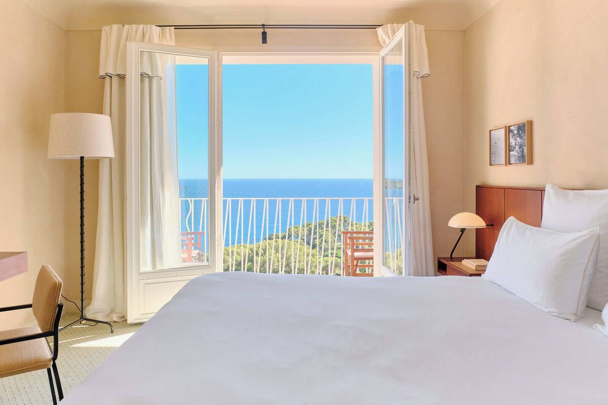 Double Room - Sea View | Ropa de cama de alta calidad y caja de seguridad en la habitación