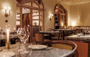 2 restaurants; breakfast, lunch, and dinner served