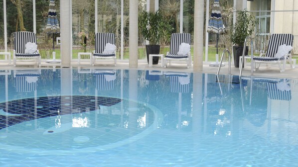 Indoor pool, sun loungers