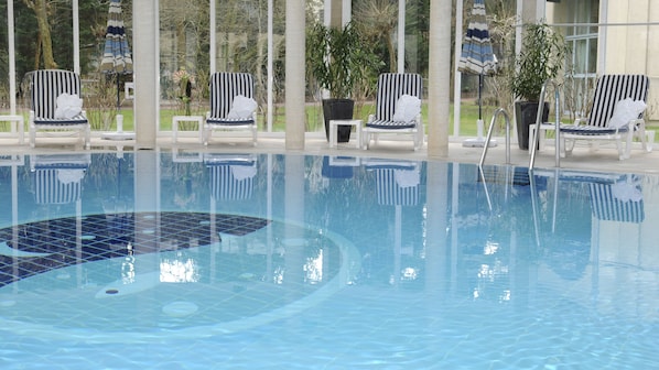 Indoor pool, pool loungers