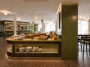 Café da manhã com buffet todos os dias mediante uma taxa