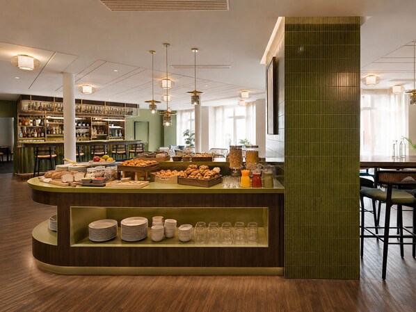 Petit déjeuner buffet servi tous les jours en supplément