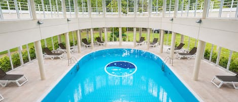 Innenpool, Liegestühle