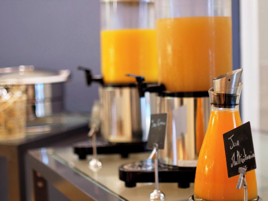 Petit déjeuner buffet servi tous les jours en supplément