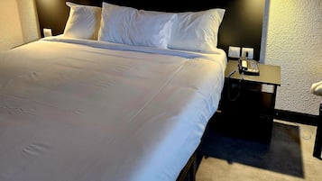 Family Quadruple Room | Iron/ironing board, free WiFi, bed sheets