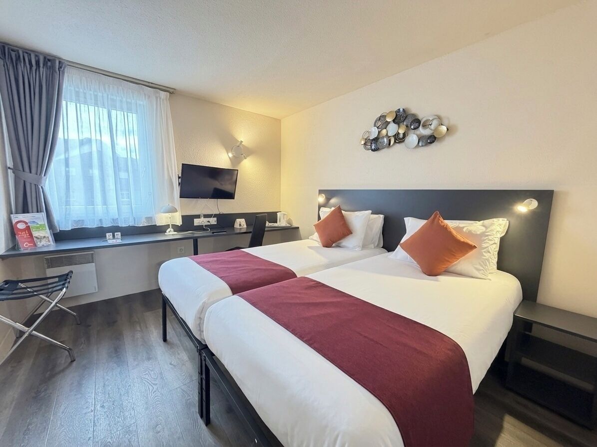 Comfort tvåbäddsrum - 2 enkelsängar | Strykjärn/strykbräda, gratis wi-fi och sängkläder
